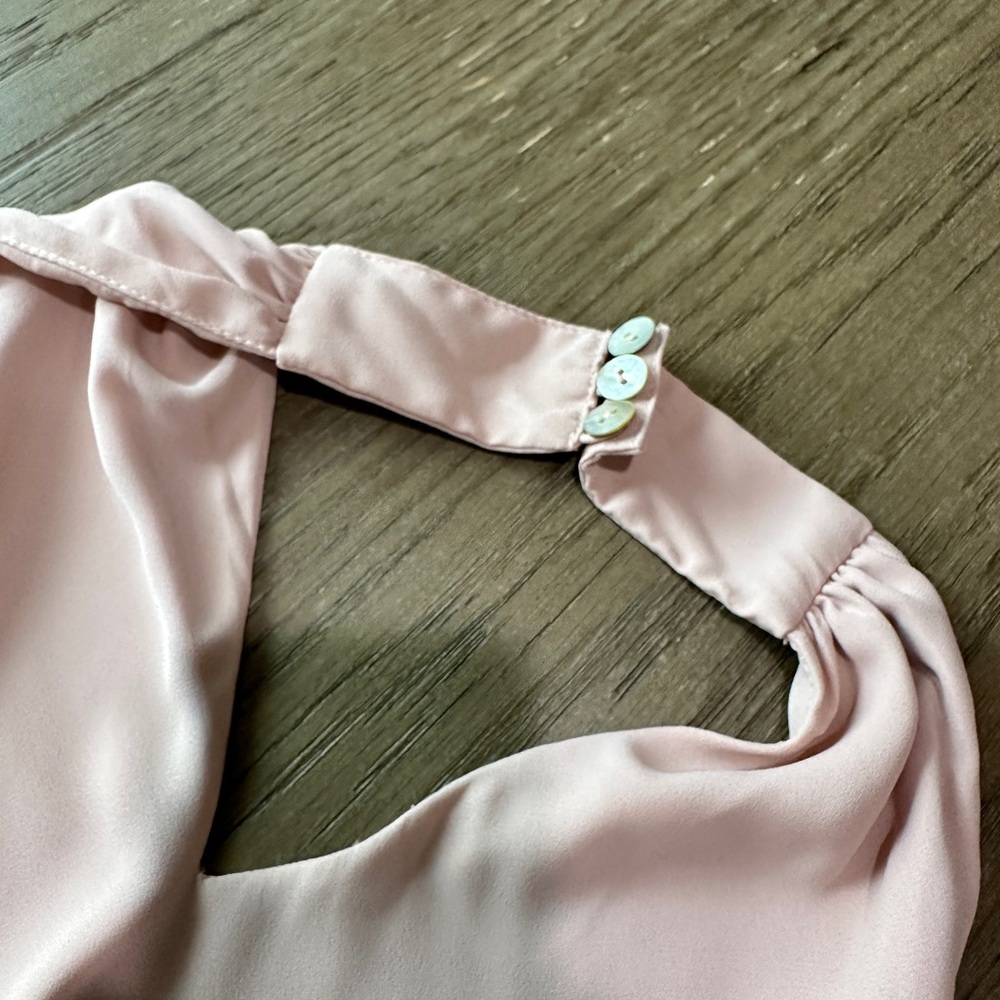 Show me your Mumu Jasmine Maxi in Champagne Luxe Satin Size XS - Picture 6 of 9